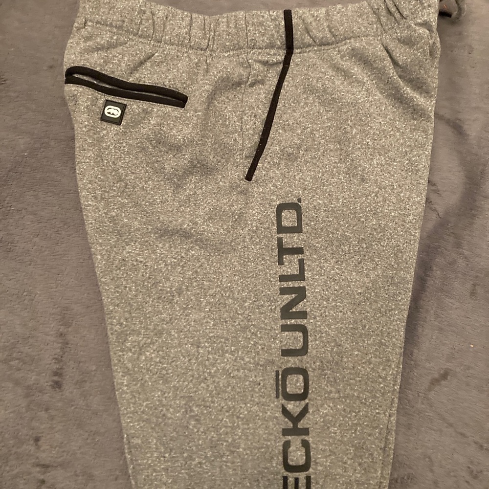 Ecko Unlimited Mens  Grey  Shorts Regular Fit Size Medium No Flaws